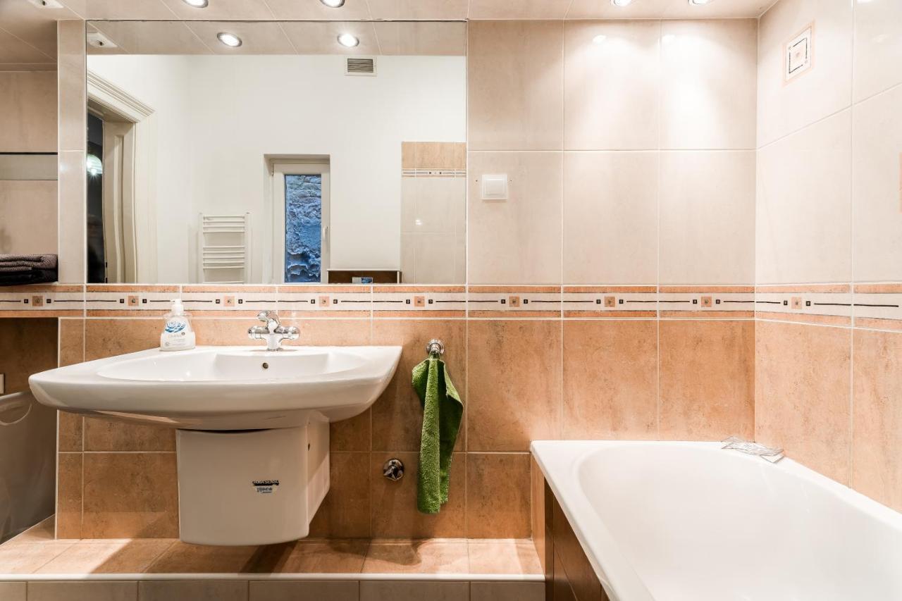 Berta - 4 Bedrooms, 3 Baths Budapest Eksteriør bilde