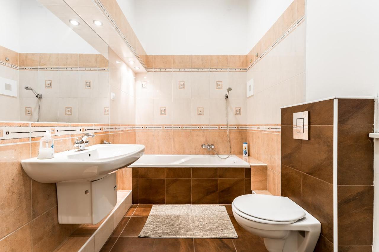 Berta - 4 Bedrooms, 3 Baths Budapest Eksteriør bilde